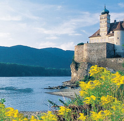 Schonbuhl_Castle_Danube_River