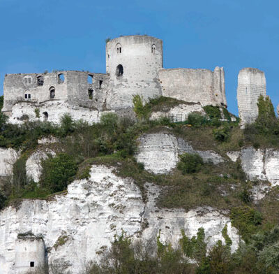 The_ruins_of_-Chateau_Gaillard_perched_above_Les_Andelys